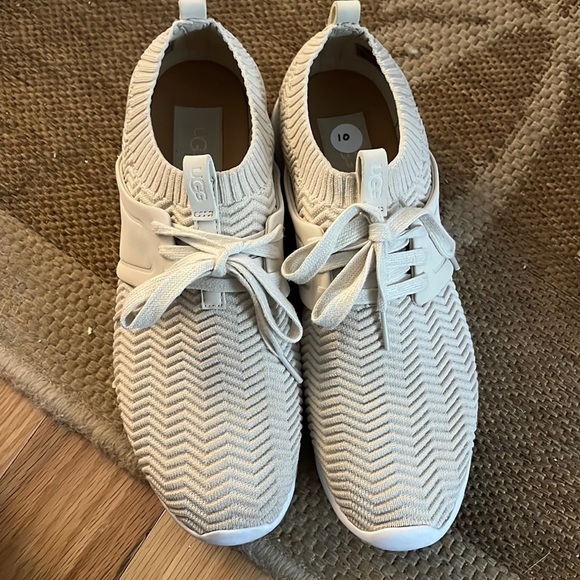 UGG WIllows Knit Women’s sneakers size 10